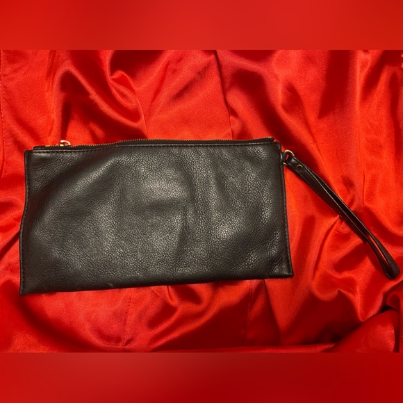 Michael kors wristlet - Picture 2 of 4